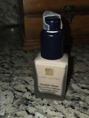 Estee Lauder Double Wear Foundation - 0N1 ALABASTER
